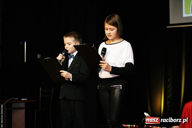 Zdjęcie w galerii na portalu naszraciborz.pl: Dzień Babci i Dziadka - barwne występy w MDK wiadomości z regionu