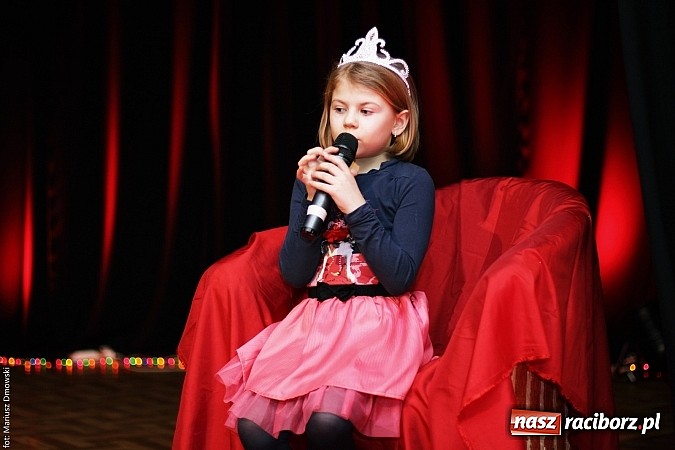 Zdjęcie w galerii na portalu naszraciborz.pl: Dzień Babci i Dziadka - barwne występy w MDK wiadomości z regionu