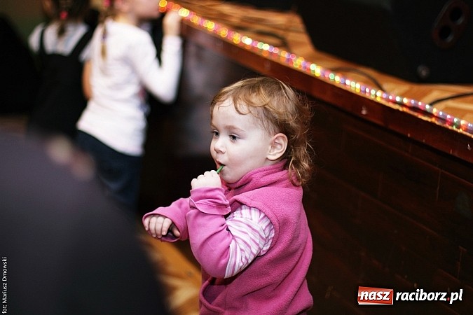 Zdjęcie w galerii na portalu naszraciborz.pl: Dzień Babci i Dziadka - barwne występy w MDK wiadomości z regionu