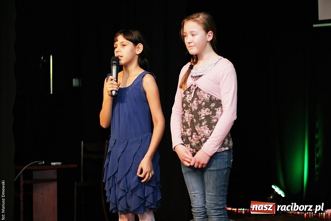 Zdjęcie w galerii na portalu naszraciborz.pl: Dzień Babci i Dziadka - barwne występy w MDK wiadomości z regionu