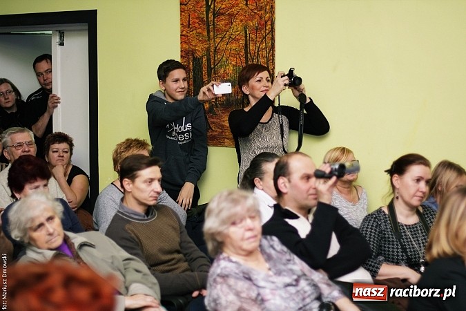 Zdjęcie w galerii na portalu naszraciborz.pl: Dzień Babci i Dziadka - barwne występy w MDK wiadomości z regionu