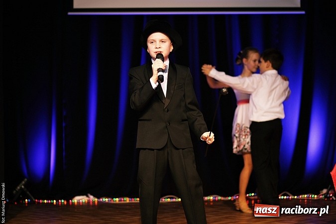 Zdjęcie w galerii na portalu naszraciborz.pl: Dzień Babci i Dziadka - barwne występy w MDK wiadomości z regionu