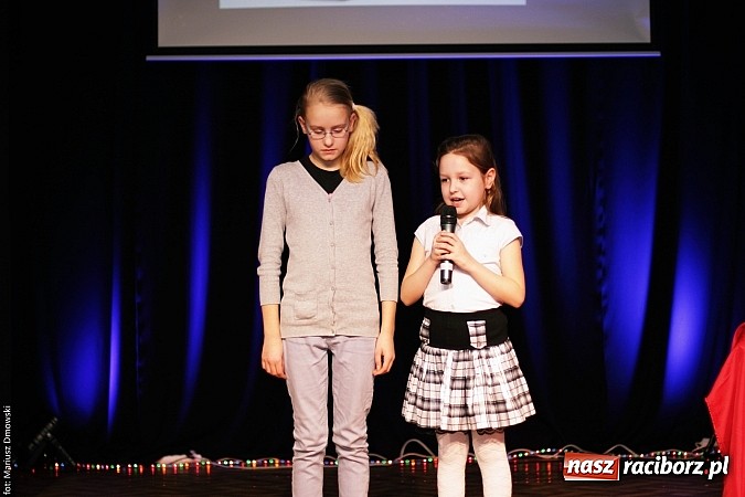 Zdjęcie w galerii na portalu naszraciborz.pl: Dzień Babci i Dziadka - barwne występy w MDK wiadomości z regionu