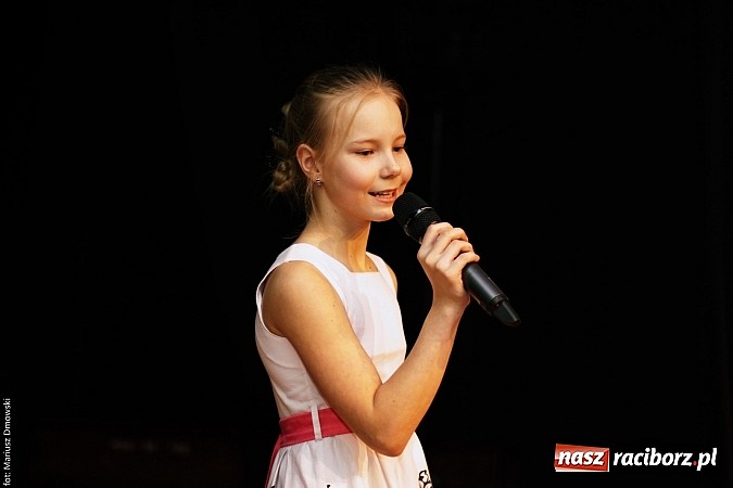 Zdjęcie w galerii na portalu naszraciborz.pl: Dzień Babci i Dziadka - barwne występy w MDK wiadomości z regionu