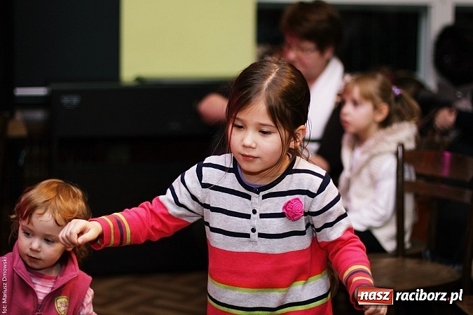 Zdjęcie w galerii na portalu naszraciborz.pl: Dzień Babci i Dziadka - barwne występy w MDK wiadomości z regionu
