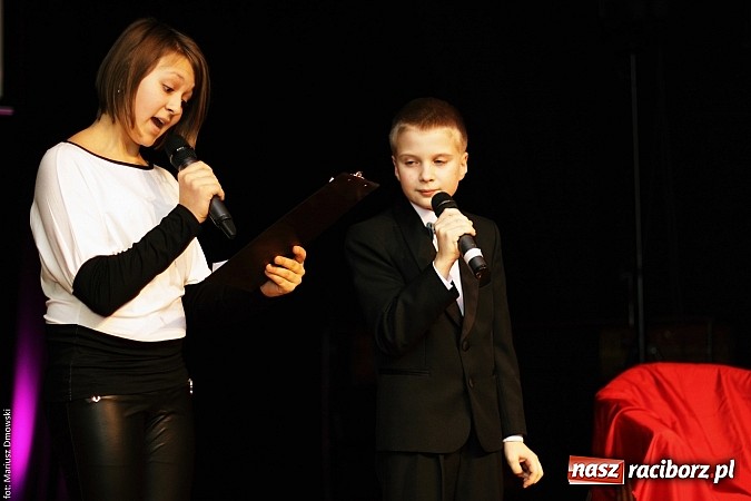 Zdjęcie w galerii na portalu naszraciborz.pl: Dzień Babci i Dziadka - barwne występy w MDK wiadomości z regionu