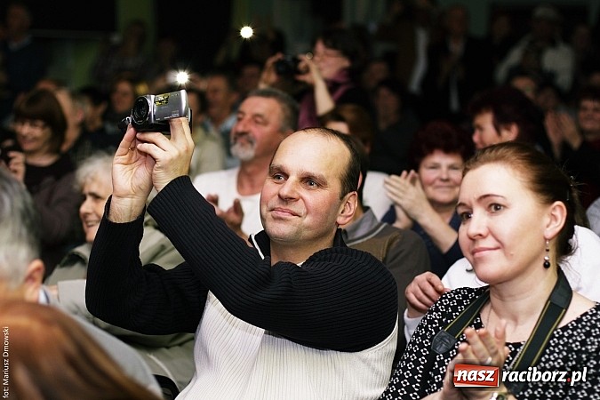 Zdjęcie w galerii na portalu naszraciborz.pl: Dzień Babci i Dziadka - barwne występy w MDK wiadomości z regionu