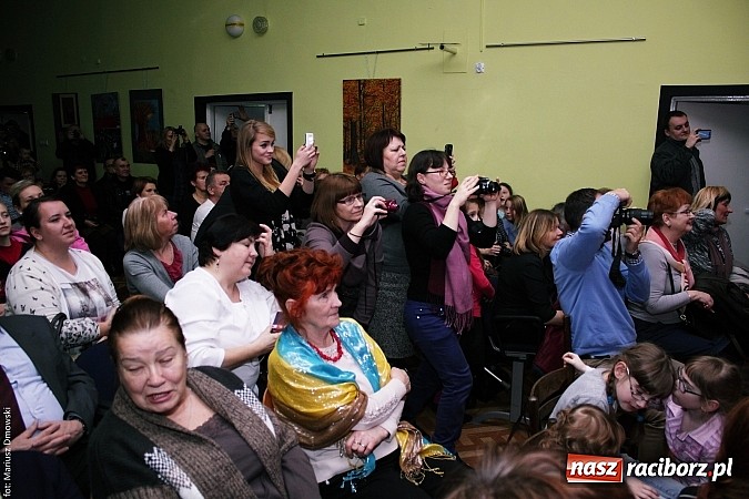 Zdjęcie w galerii na portalu naszraciborz.pl: Dzień Babci i Dziadka - barwne występy w MDK wiadomości z regionu