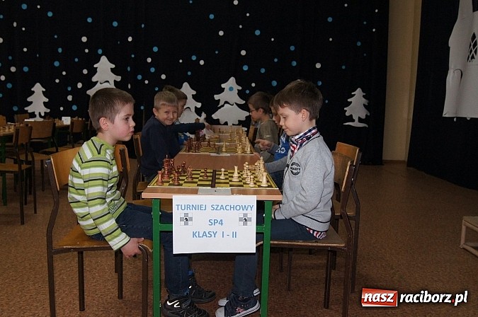Zdjęcie w galerii na portalu naszraciborz.pl: X edycja międzyszkolnego Turnieju Szachowego o Puchar Dyrektora SP 4  wiadomości z regionu