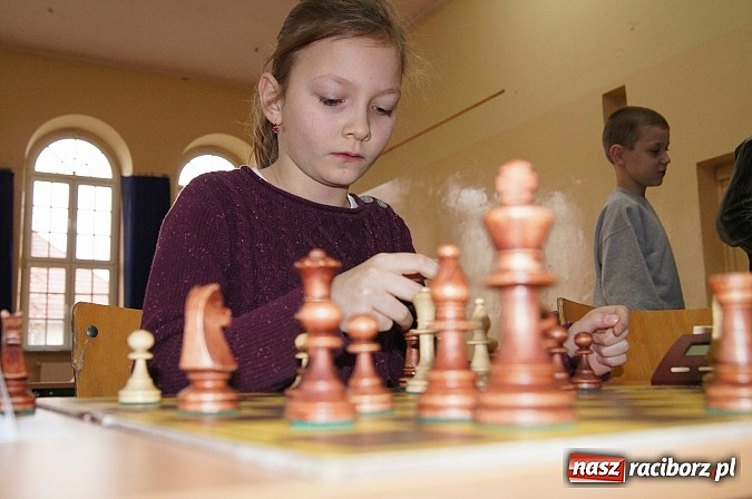 Zdjęcie w galerii na portalu naszraciborz.pl: X edycja międzyszkolnego Turnieju Szachowego o Puchar Dyrektora SP 4  wiadomości z regionu