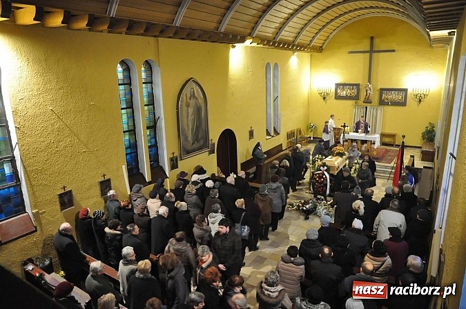 Zdjęcie w galerii na portalu naszraciborz.pl: Na cmentarzu Jeruzalem pożegnano dr Romę Łobos - córkę Kresów i symbol Solidarności wiadomości z regionu