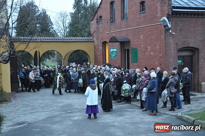 Zdjęcie w galerii na portalu naszraciborz.pl: Na cmentarzu Jeruzalem pożegnano dr Romę Łobos - córkę Kresów i symbol Solidarności wiadomości z regionu