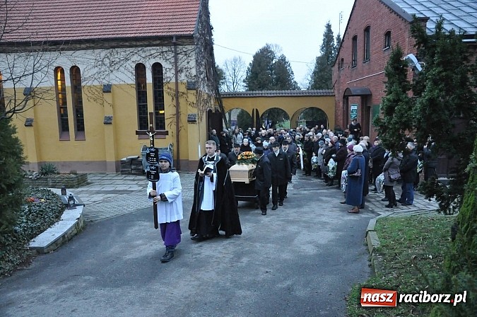 Zdjęcie w galerii na portalu naszraciborz.pl: Na cmentarzu Jeruzalem pożegnano dr Romę Łobos - córkę Kresów i symbol Solidarności wiadomości z regionu