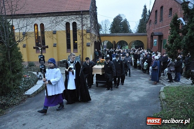 Zdjęcie w galerii na portalu naszraciborz.pl: Na cmentarzu Jeruzalem pożegnano dr Romę Łobos - córkę Kresów i symbol Solidarności wiadomości z regionu