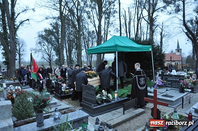 Zdjęcie w galerii na portalu naszraciborz.pl: Na cmentarzu Jeruzalem pożegnano dr Romę Łobos - córkę Kresów i symbol Solidarności wiadomości z regionu
