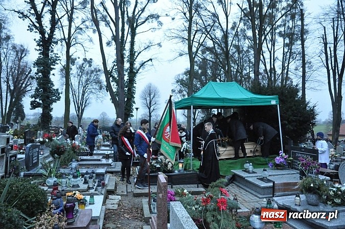 Zdjęcie w galerii na portalu naszraciborz.pl: Na cmentarzu Jeruzalem pożegnano dr Romę Łobos - córkę Kresów i symbol Solidarności wiadomości z regionu