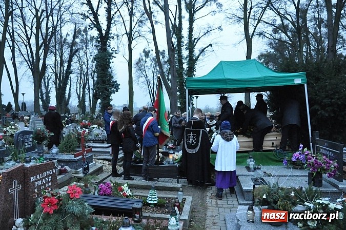 Zdjęcie w galerii na portalu naszraciborz.pl: Na cmentarzu Jeruzalem pożegnano dr Romę Łobos - córkę Kresów i symbol Solidarności wiadomości z regionu