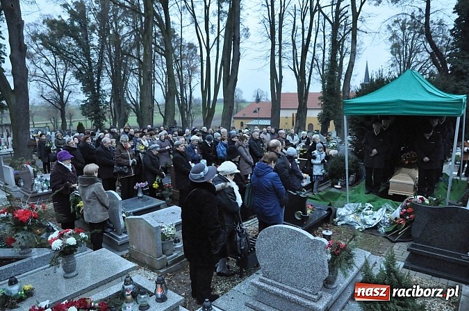 Zdjęcie w galerii na portalu naszraciborz.pl: Na cmentarzu Jeruzalem pożegnano dr Romę Łobos - córkę Kresów i symbol Solidarności wiadomości z regionu