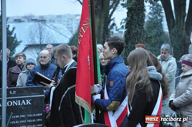 Zdjęcie w galerii na portalu naszraciborz.pl: Na cmentarzu Jeruzalem pożegnano dr Romę Łobos - córkę Kresów i symbol Solidarności wiadomości z regionu
