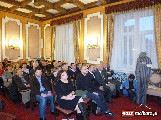 Zdjęcie w galerii na portalu naszraciborz.pl: Obchody 70. rocznicy Marszu Śmierci w Muzeum w Wodzisławiu Śląskim wiadomości z regionu