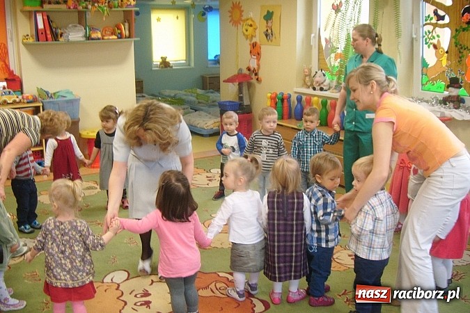 Zdjęcie w galerii na portalu naszraciborz.pl: Godzina dla babci i dziadka w raciborskim żłobku  wiadomości z regionu