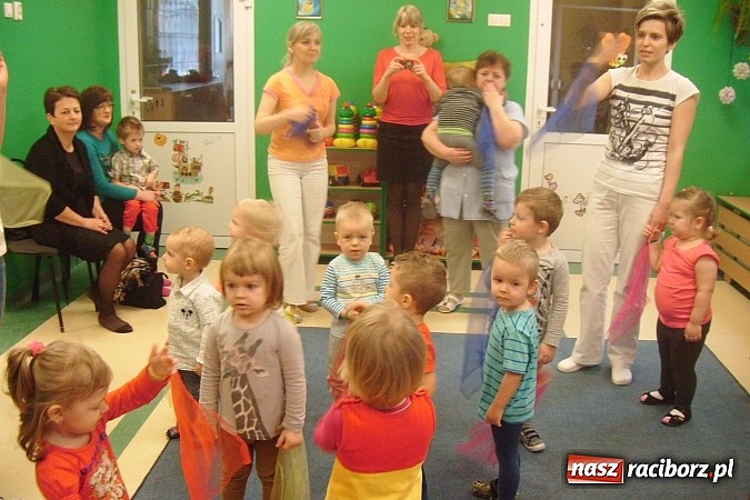 Zdjęcie w galerii na portalu naszraciborz.pl: Godzina dla babci i dziadka w raciborskim żłobku  wiadomości z regionu