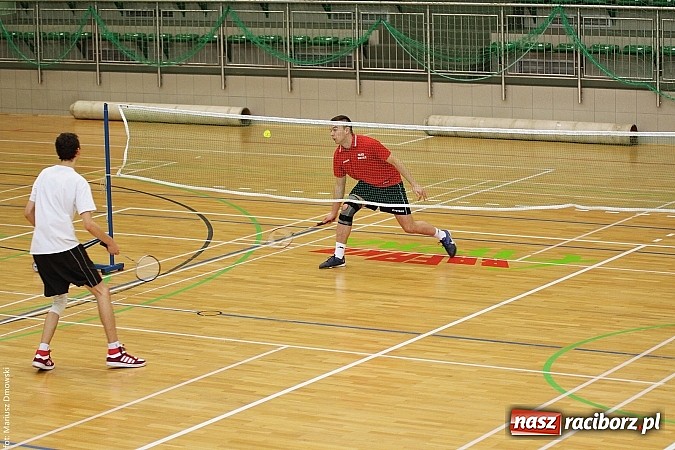 Zdjęcie w galerii na portalu naszraciborz.pl: I Mistrzostwa Raciborza w Badmintonie Szkół Ponadgimnazjalnych wiadomości z regionu