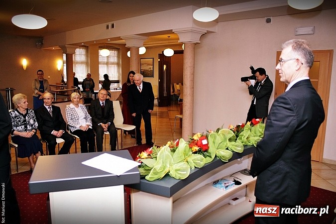 Zdjęcie w galerii na portalu naszraciborz.pl: Prezydent wręczył medale na złote gody wiadomości z regionu