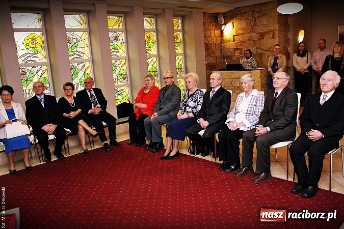 Zdjęcie w galerii na portalu naszraciborz.pl: Prezydent wręczył medale na złote gody wiadomości z regionu