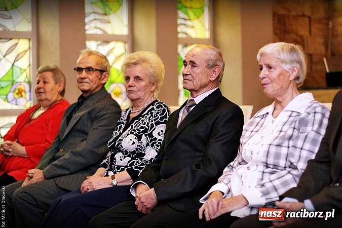 Zdjęcie w galerii na portalu naszraciborz.pl: Prezydent wręczył medale na złote gody wiadomości z regionu