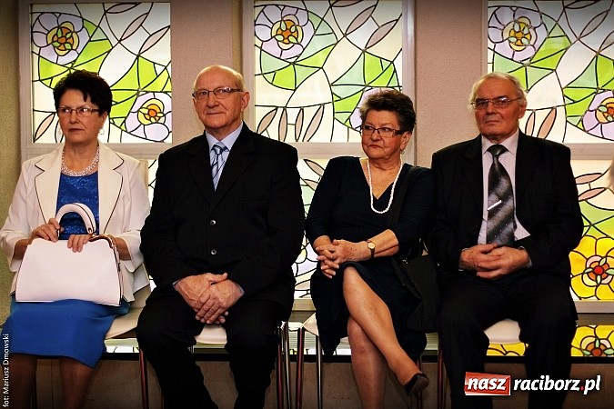 Zdjęcie w galerii na portalu naszraciborz.pl: Prezydent wręczył medale na złote gody wiadomości z regionu