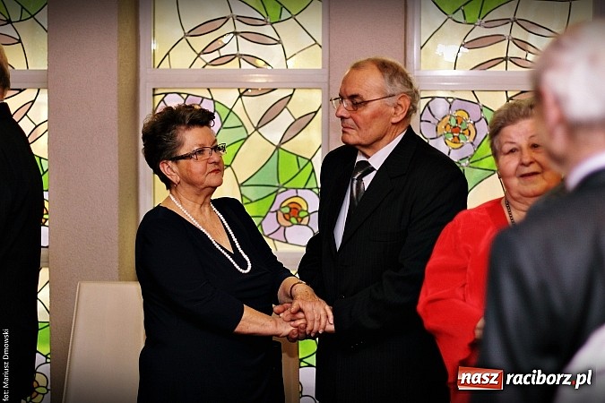 Zdjęcie w galerii na portalu naszraciborz.pl: Prezydent wręczył medale na złote gody wiadomości z regionu