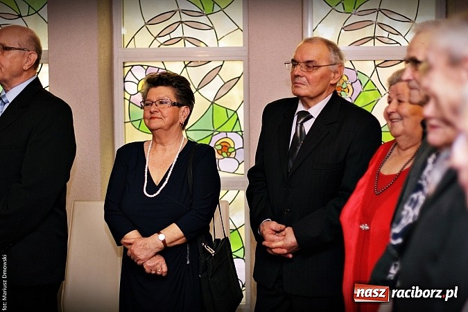 Zdjęcie w galerii na portalu naszraciborz.pl: Prezydent wręczył medale na złote gody wiadomości z regionu