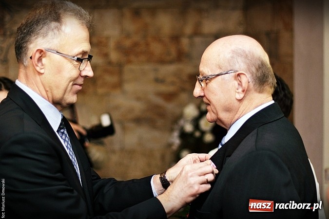 Zdjęcie w galerii na portalu naszraciborz.pl: Prezydent wręczył medale na złote gody wiadomości z regionu