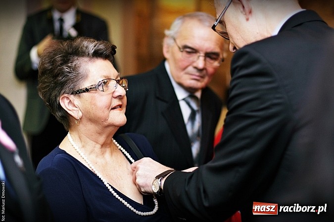 Zdjęcie w galerii na portalu naszraciborz.pl: Prezydent wręczył medale na złote gody wiadomości z regionu