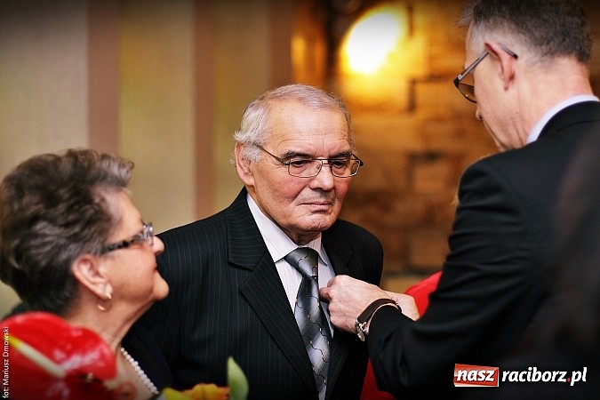 Zdjęcie w galerii na portalu naszraciborz.pl: Prezydent wręczył medale na złote gody wiadomości z regionu