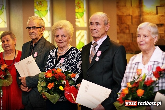 Zdjęcie w galerii na portalu naszraciborz.pl: Prezydent wręczył medale na złote gody wiadomości z regionu