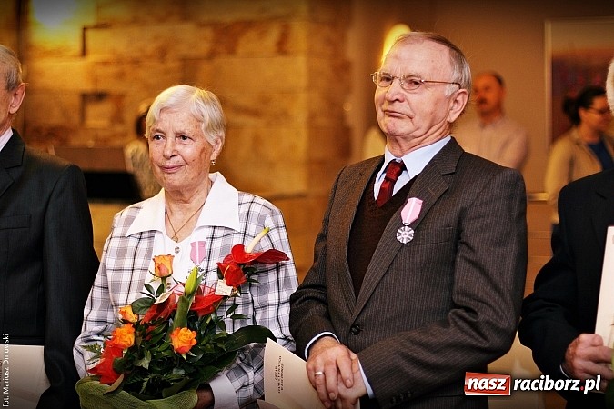 Zdjęcie w galerii na portalu naszraciborz.pl: Prezydent wręczył medale na złote gody wiadomości z regionu