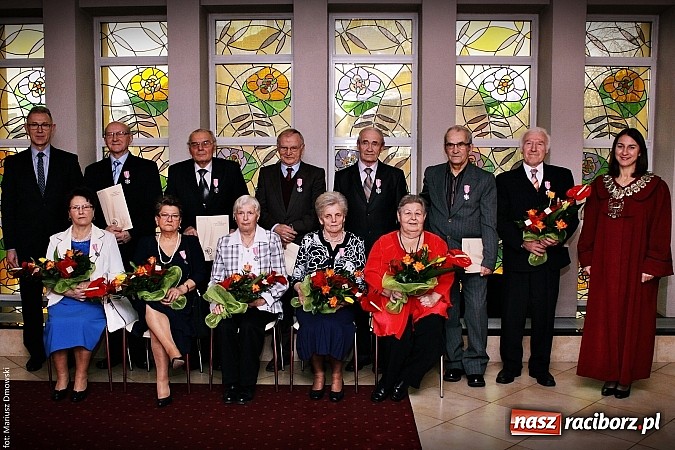 Zdjęcie w galerii na portalu naszraciborz.pl: Prezydent wręczył medale na złote gody wiadomości z regionu