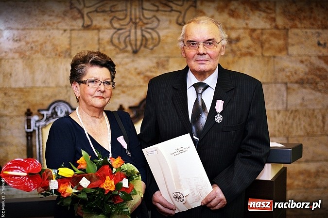 Zdjęcie w galerii na portalu naszraciborz.pl: Prezydent wręczył medale na złote gody wiadomości z regionu