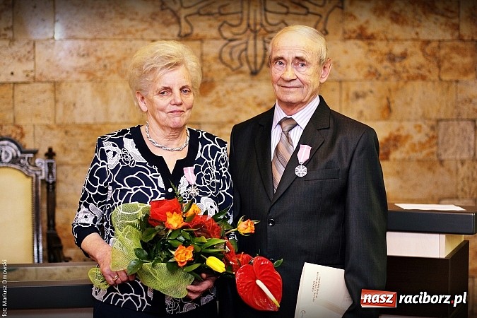 Zdjęcie w galerii na portalu naszraciborz.pl: Prezydent wręczył medale na złote gody wiadomości z regionu