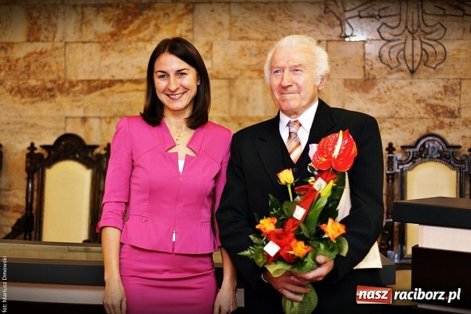 Zdjęcie w galerii na portalu naszraciborz.pl: Prezydent wręczył medale na złote gody wiadomości z regionu