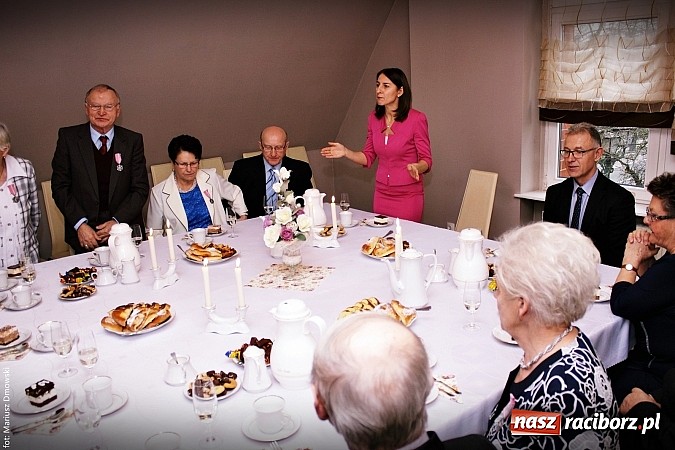 Zdjęcie w galerii na portalu naszraciborz.pl: Prezydent wręczył medale na złote gody wiadomości z regionu