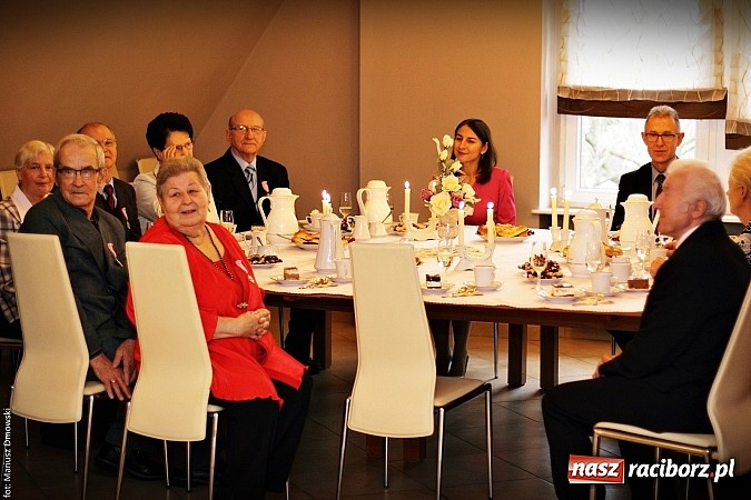 Zdjęcie w galerii na portalu naszraciborz.pl: Prezydent wręczył medale na złote gody wiadomości z regionu