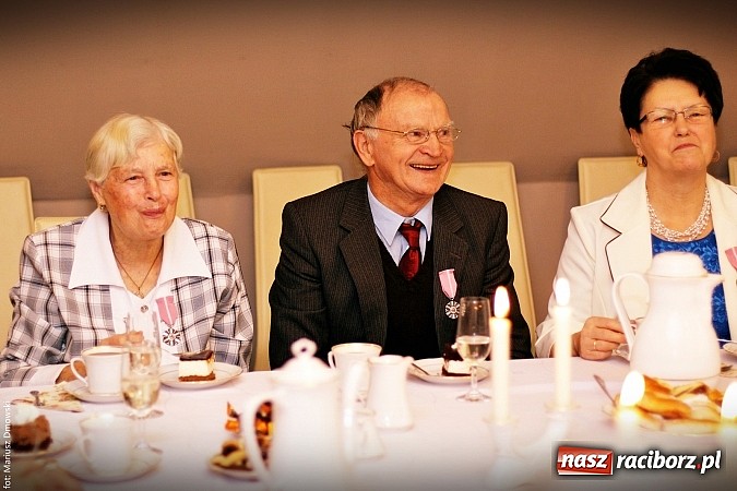 Zdjęcie w galerii na portalu naszraciborz.pl: Prezydent wręczył medale na złote gody wiadomości z regionu