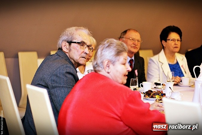 Zdjęcie w galerii na portalu naszraciborz.pl: Prezydent wręczył medale na złote gody wiadomości z regionu