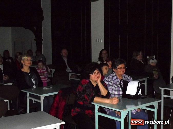 Zdjęcie w galerii na portalu naszraciborz.pl: Uczniowie G5 przytowali jasełka na wesoło dla rodziców wiadomości z regionu