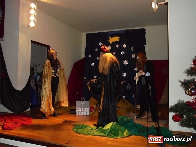 Zdjęcie w galerii na portalu naszraciborz.pl: Uczniowie G5 przytowali jasełka na wesoło dla rodziców wiadomości z regionu