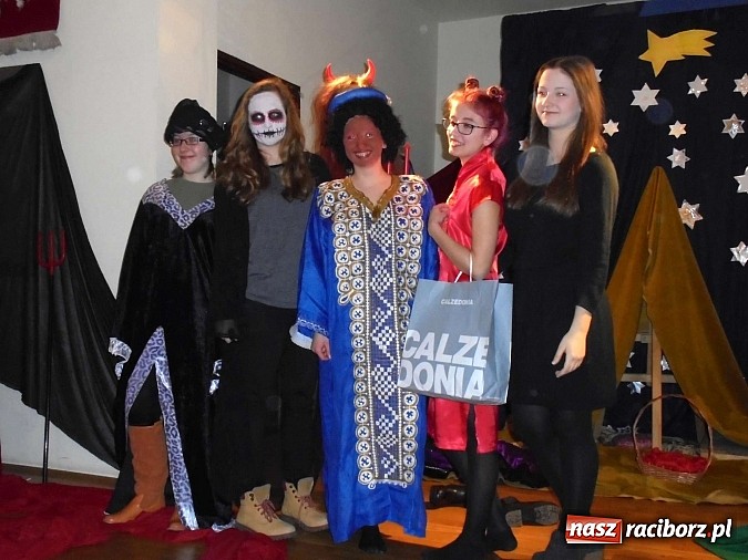 Zdjęcie w galerii na portalu naszraciborz.pl: Uczniowie G5 przytowali jasełka na wesoło dla rodziców wiadomości z regionu