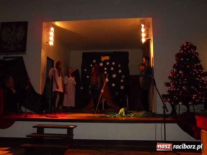 Zdjęcie w galerii na portalu naszraciborz.pl: Uczniowie G5 przytowali jasełka na wesoło dla rodziców wiadomości z regionu